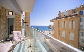 Beautiful Two Bedroom Apartment Next To The Beachfront